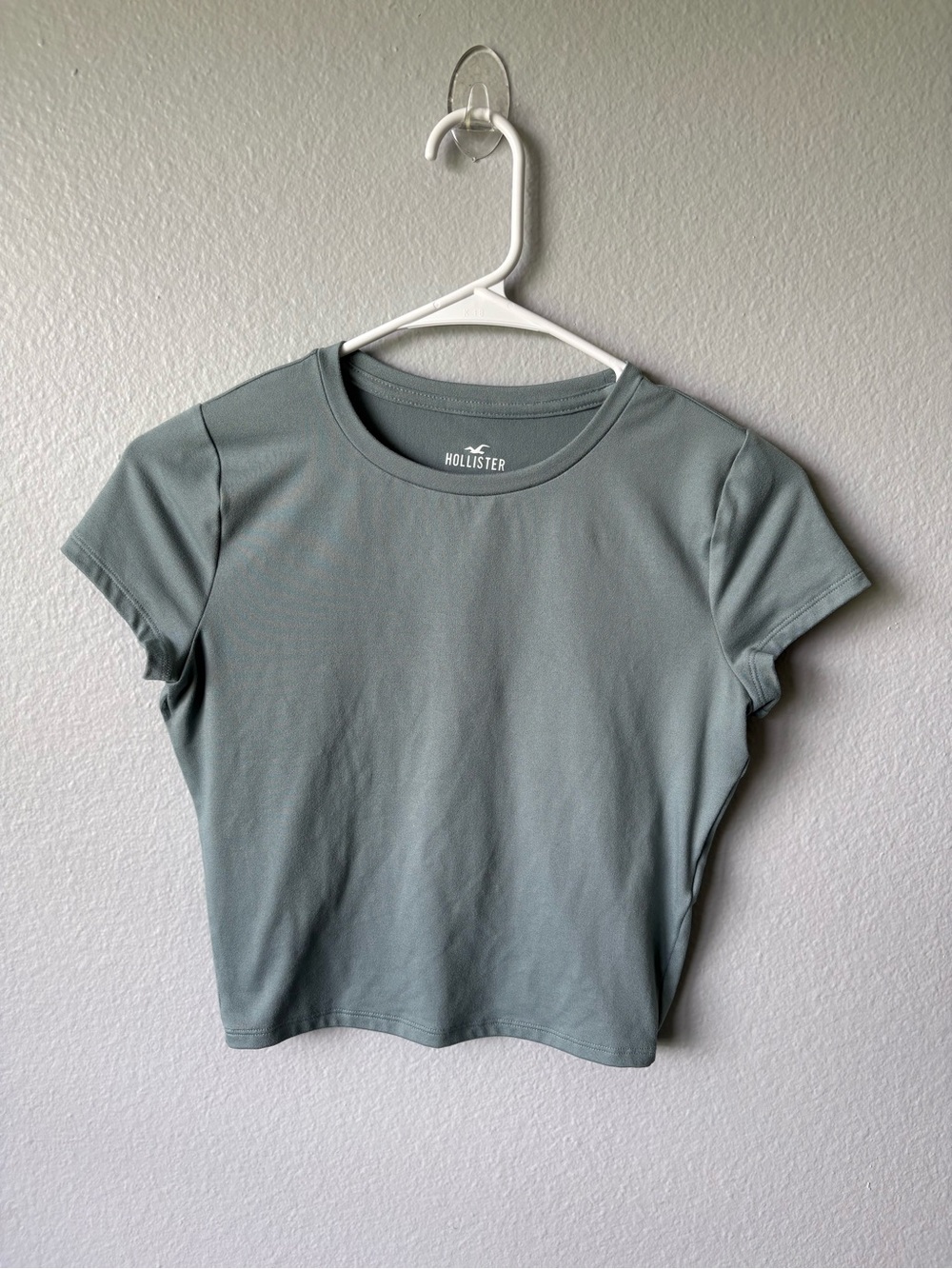 Hollister Women's Cropped T-Shirt Size Small Sage Green Short Sleeve Casual Top